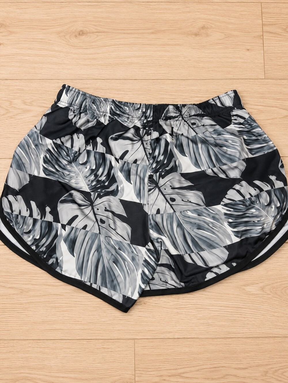 Nike Dri-FIT Womens Medium Running Shorts Black White Tropical Leaf Print